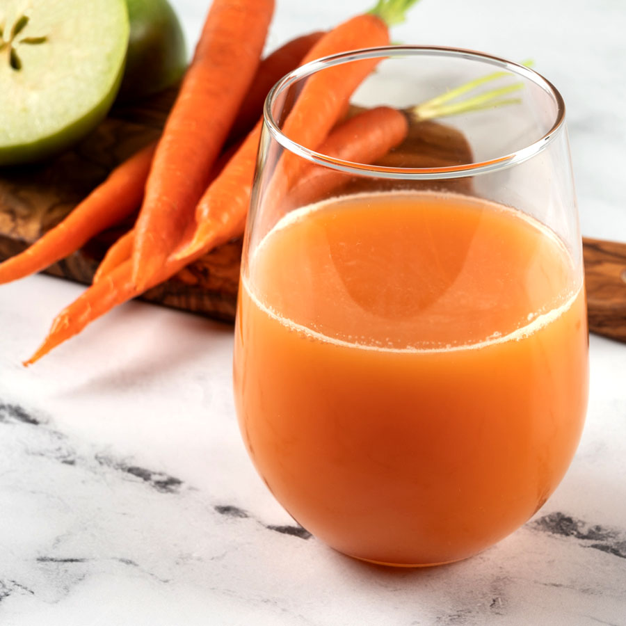 carrot apple juice in a glass